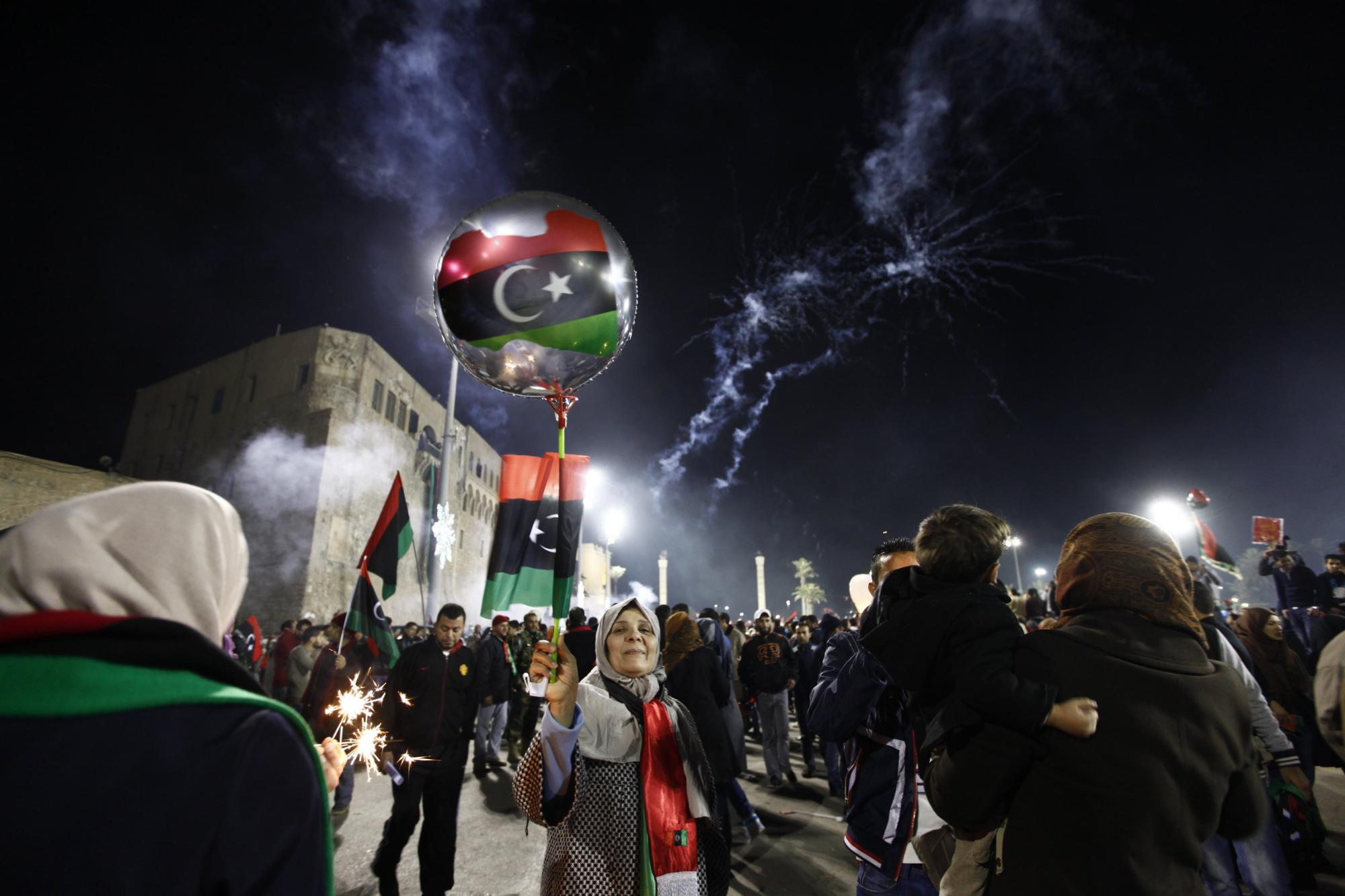 利比亞民眾慶祝“變革”一周年 當(dāng)局派兵平息東南部沖突