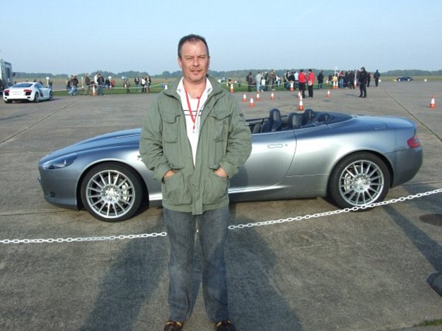 集體買彩票中3800萬(wàn)！英小鎮(zhèn)12名公交司機(jī)閃電辭職