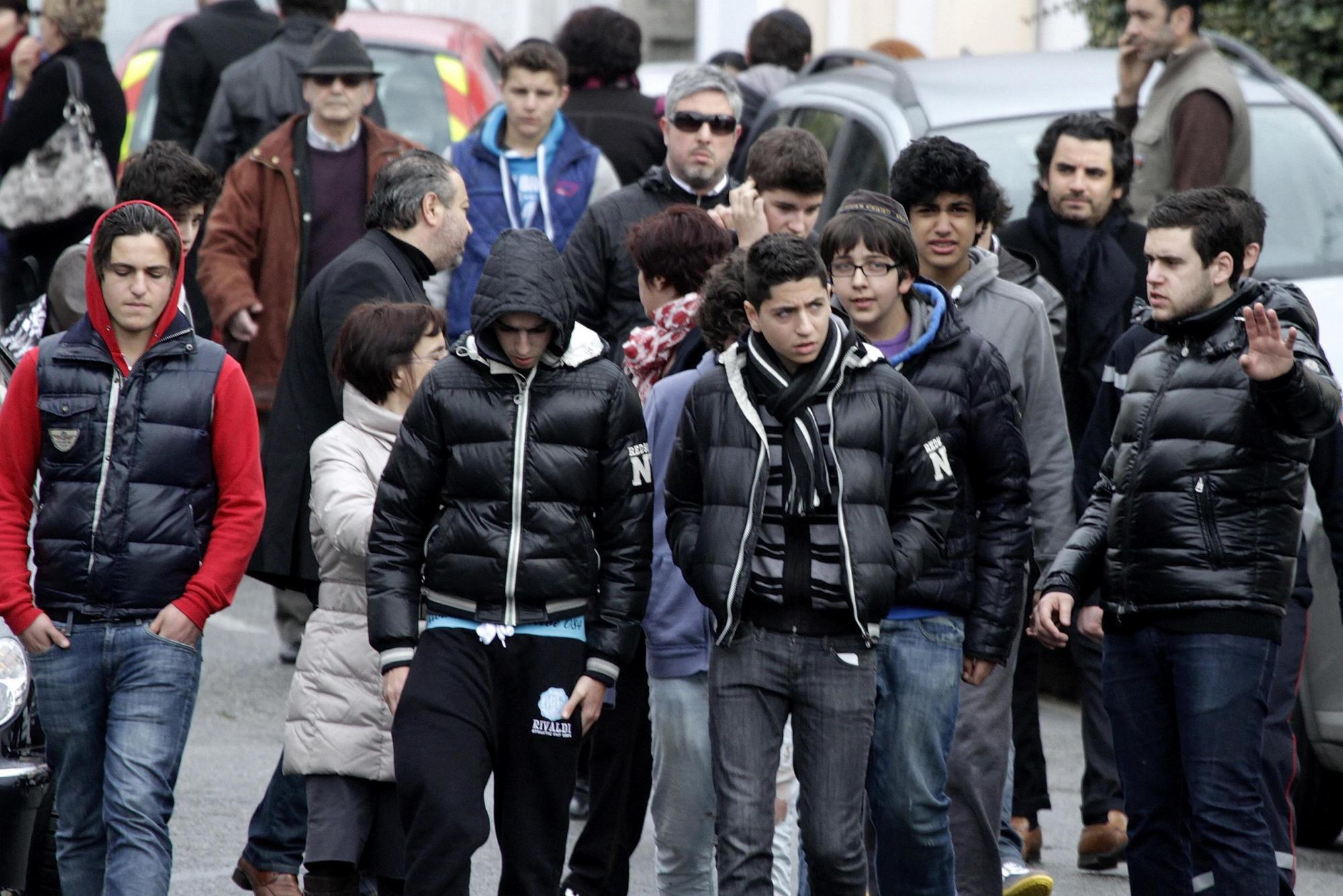 法國猶太學(xué)校發(fā)生槍擊案4人死亡 全國默哀競選活動暫停