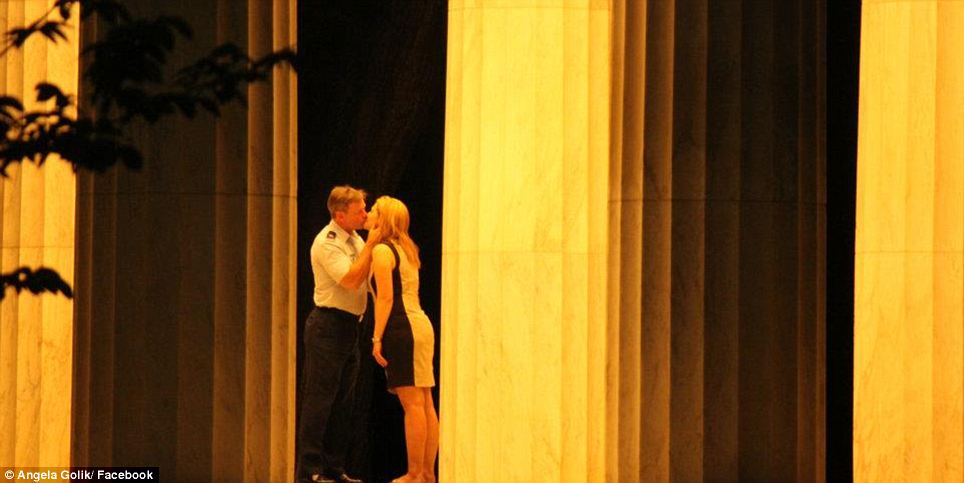 美攝影師偶拍軍人求婚溫情場面 發(fā)網(wǎng)絡(luò)視頻尋人引爭議