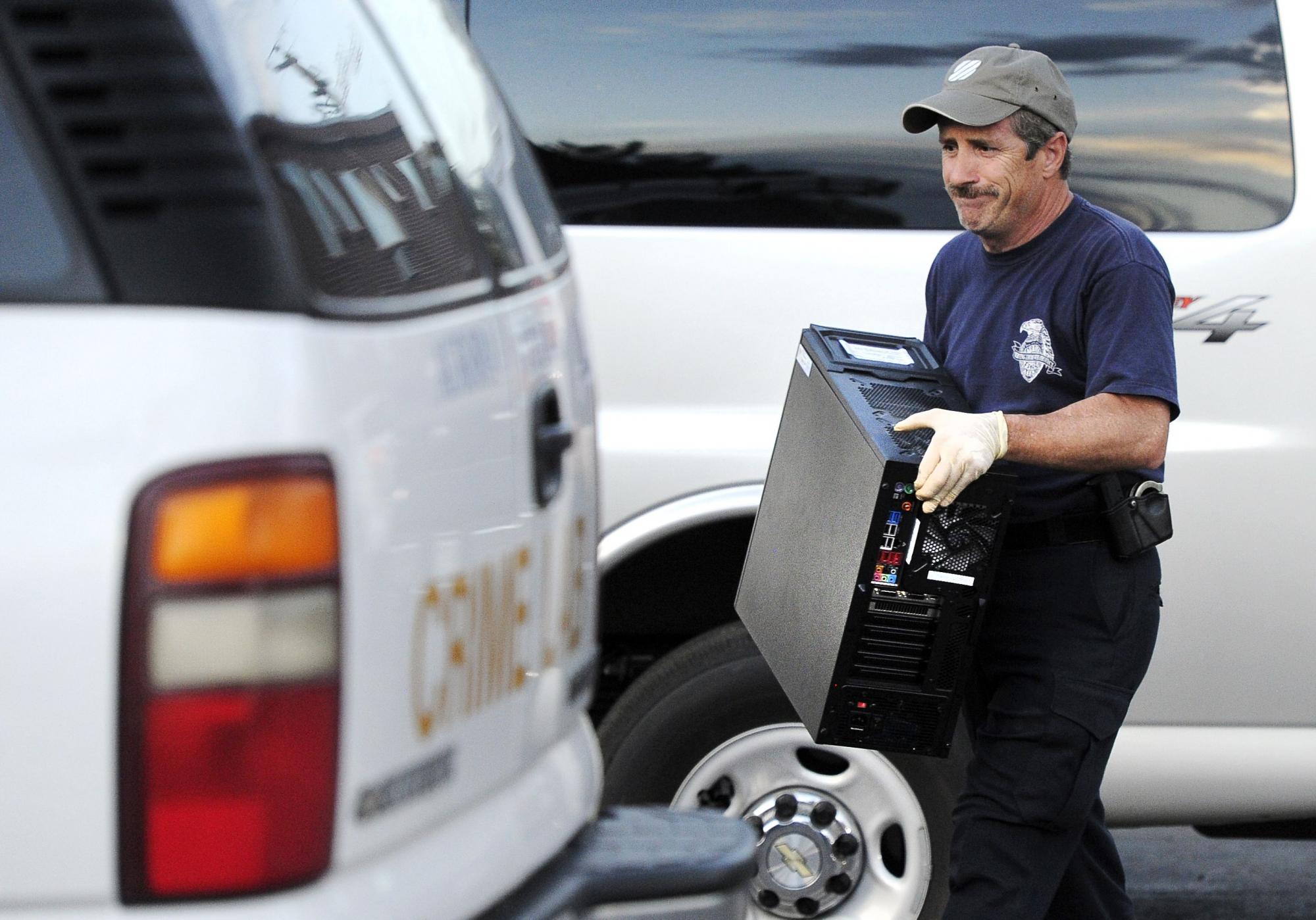 兇手家中布下“血腥陷阱” 作案或?yàn)樽C明自己是“蝙蝠俠敵人”