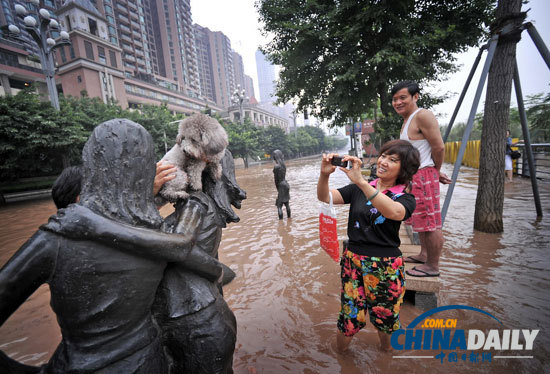 重慶30年最大洪峰通過主城