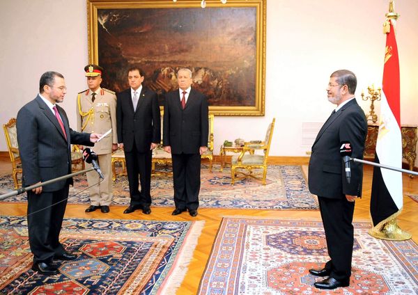 埃及新內(nèi)閣宣誓就職 大多缺乏實際管理經(jīng)驗核心成員未變