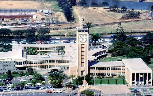 每把座椅竟花1900英鎊 肯尼亞豪裝議會(huì)大廈惹爭議