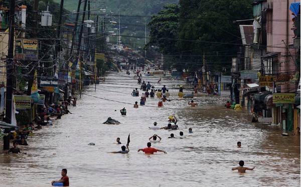 “?？?#8221;致菲律賓首都暴雨肆虐 逾六成城區(qū)被淹百萬(wàn)余人受災(zāi)