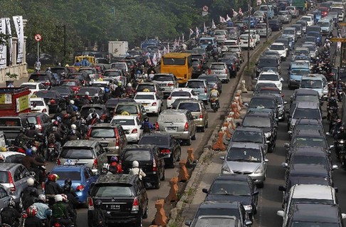 印尼“春運(yùn)”繁忙事故頻發(fā) 已致至少340人死亡