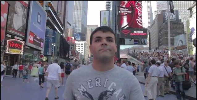 美大學(xué)生惡作劇冒充名人出游 引發(fā)“粉絲”盲目追捧場面令人爆笑