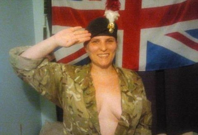 社交網(wǎng)站團(tuán)體力挺哈里王子 上萬成員全體“裸拍”