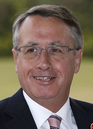 世界女首富勸窮人少抽煙喝酒多干活 被批站著說話不腰疼