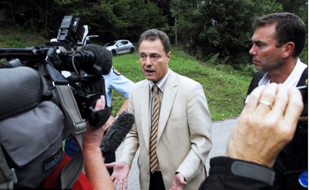 法國景區(qū)爆滅門案 英國3名自駕游客遇難8歲女孩垂危