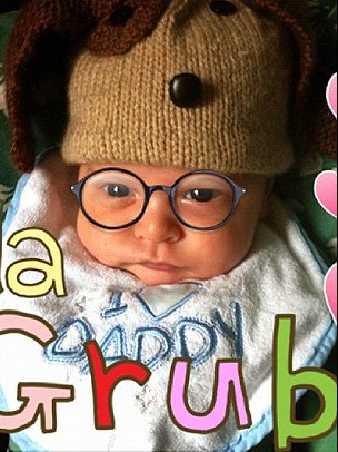 英國(guó)“推特寶貝”紅遍網(wǎng)絡(luò) 搖滾辣媽樂當(dāng)幕后“推手”