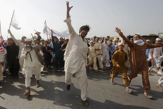 全球20余個(gè)國(guó)家和地區(qū)舉行反美示威