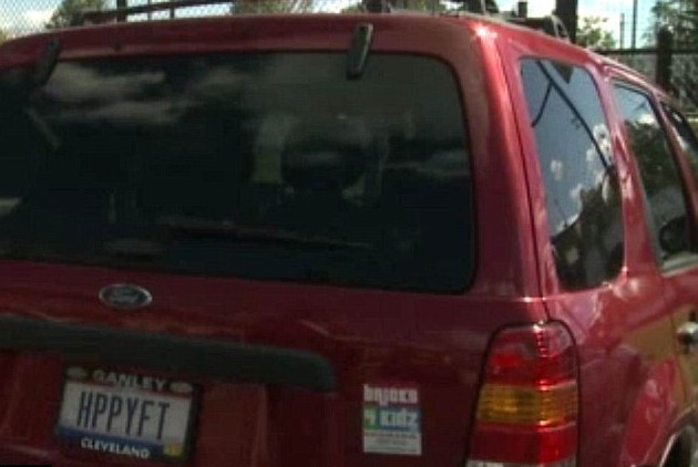 美國(guó)無臂女教師身殘志堅(jiān) 用雙腳書寫自強(qiáng)人生