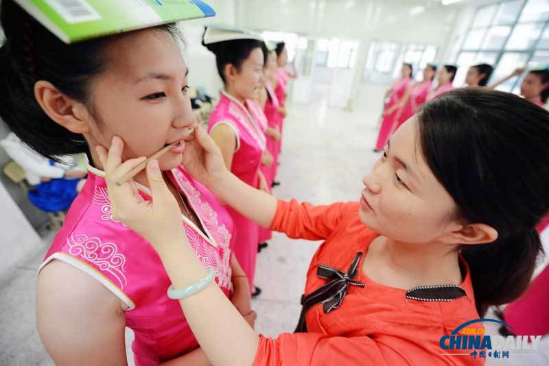 江蘇揚(yáng)州:90后志愿者“魔鬼式”訓(xùn)練迎運(yùn)博會