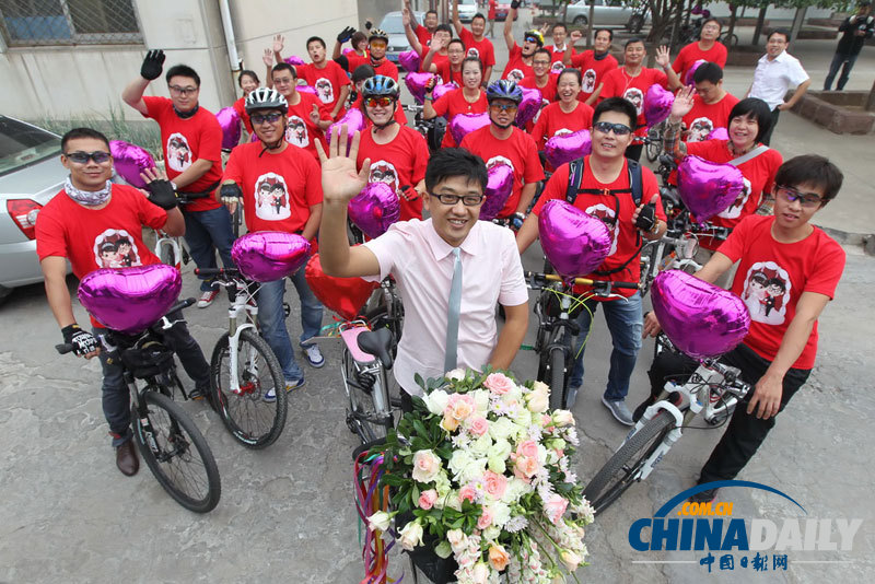 無車日:騎車娶親 騎牛上路