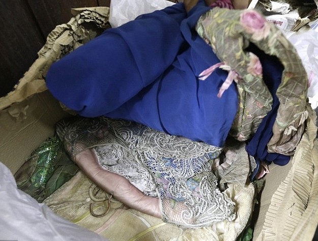 菲律賓前第一夫人百余箱名貴鞋、衣物受毀嚴(yán)重