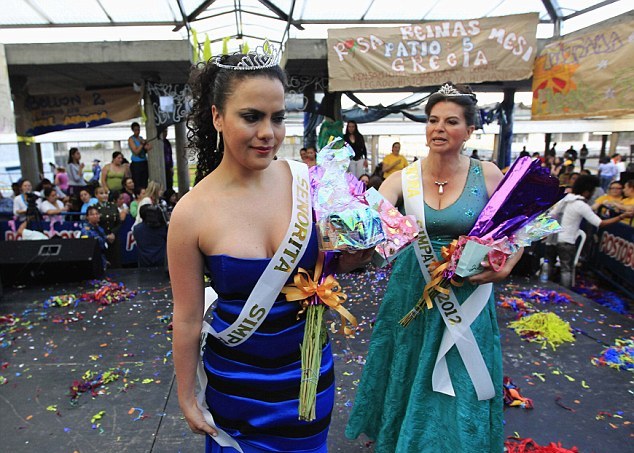 哥倫比亞一監(jiān)獄舉行年度選美比賽 助女囚犯改過(guò)自新