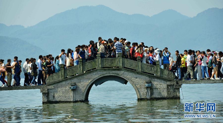 國(guó)慶黃金周 史上最長(zhǎng)“黃金粥”