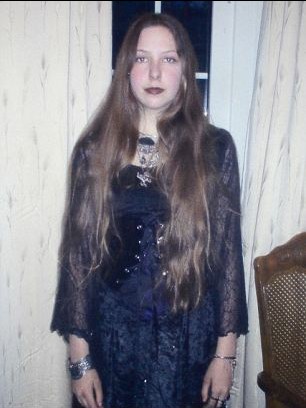 英國(guó)女大學(xué)生練就39厘米小蠻腰 成為“全英細(xì)腰第一人”