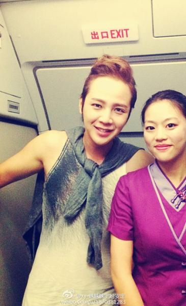 汪涵梁朝偉劉亦菲張根碩 盤點(diǎn)明星與空姐合影