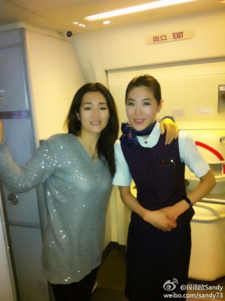 汪涵梁朝偉劉亦菲張根碩 盤點明星與空姐合影