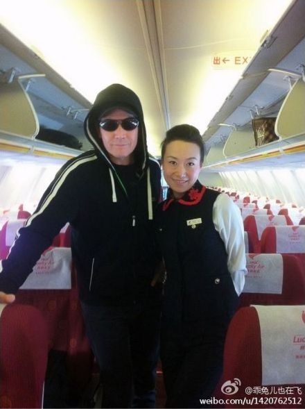 汪涵梁朝偉劉亦菲張根碩 盤點(diǎn)明星與空姐合影