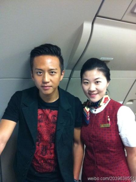 汪涵梁朝偉劉亦菲張根碩 盤(pán)點(diǎn)明星與空姐合影