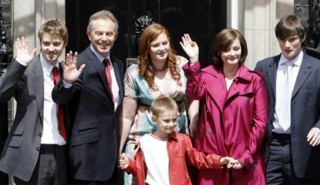 英前首相布萊爾被爆家財(cái)萬(wàn)貫吝付辦公室實(shí)習(xí)生工資