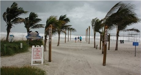 “桑迪”直逼美東海岸 多州緊急狀態(tài)、總統(tǒng)選戰(zhàn)受阻