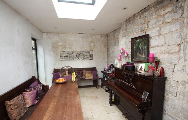 英國(guó)最恐怖房屋建在墓地 客廳曾是停尸房