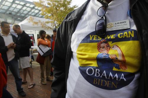 奧巴馬應(yīng)對(duì)颶風(fēng)無(wú)暇競(jìng)選 拜登、克林頓齊助陣