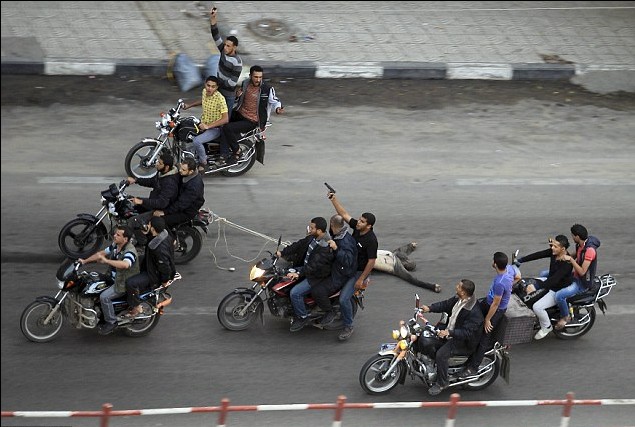 以色列“間諜”被拖尸游街 3名巴勒斯坦記者遭定點(diǎn)清除