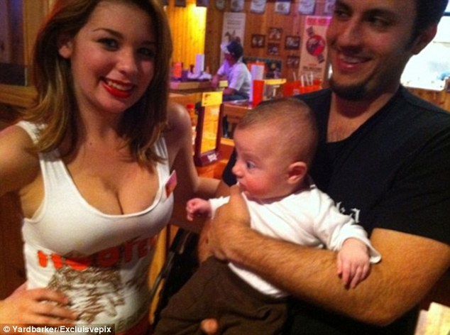 令人忍俊不禁的照片：無(wú)法拒絕乳房誘惑的“壞孩子”