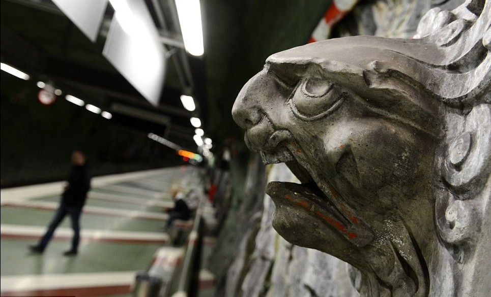 瑞典斯德哥爾摩地鐵一站一風景 被譽世界最長的藝術長廊