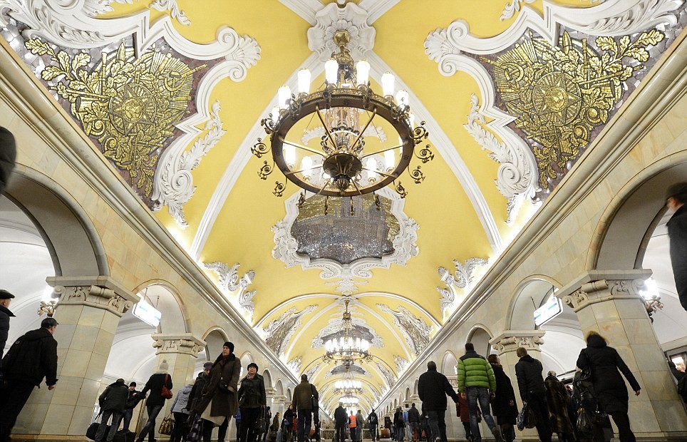 瑞典斯德哥爾摩地鐵一站一風(fēng)景 被譽世界最長的藝術(shù)長廊