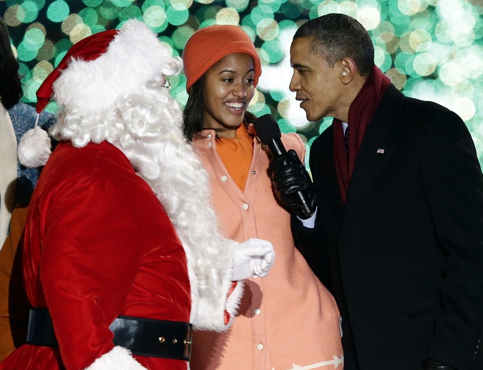 奧巴馬參加點(diǎn)亮國會(huì)圣誕樹儀式 溫情獻(xiàn)唱圣誕歌曲(圖片新聞)
