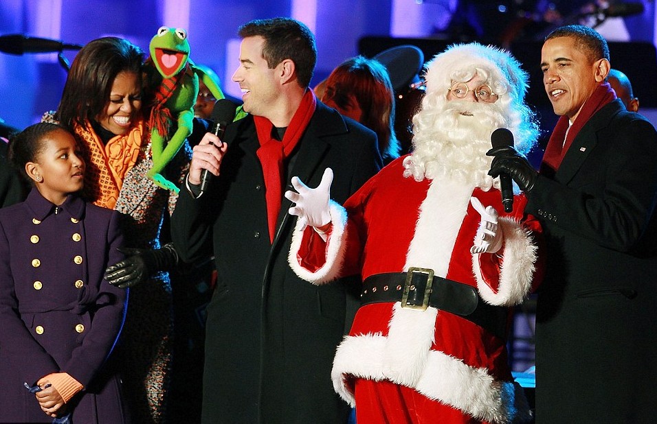 奧巴馬參加點亮國會圣誕樹儀式 溫情獻唱圣誕歌曲(圖片新聞)