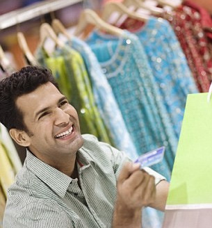 禮重情意重 英調(diào)查發(fā)現(xiàn)女性期望男友贈(zèng)送高價(jià)圣誕禮物