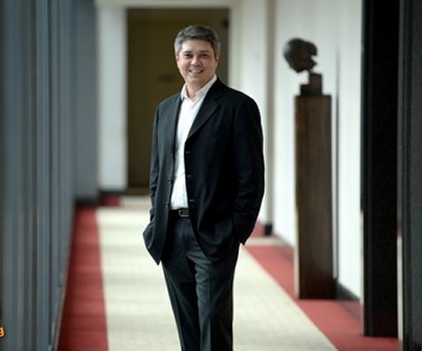 新加坡國(guó)會(huì)議長(zhǎng)因婚外情“裸退” 疑似女主角以顧家為由辭職