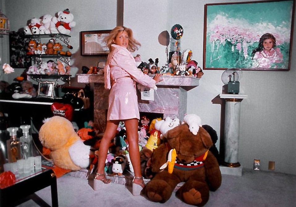 獅豹當(dāng)寵物、名畫(huà)做裝飾 揭秘墨西哥名媛“炫富生活”