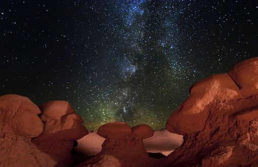 美國(guó)西南部國(guó)家公園沙漠夜景 廣闊浩瀚夜空燦爛