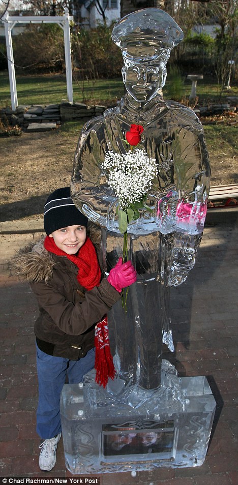 迎娶圣誕樹(shù)、逛3D街道寄賀卡另類妙招玩轉(zhuǎn)“新鮮圣誕節(jié)”