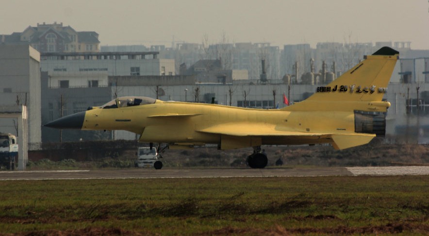 組圖：網(wǎng)友拍國產(chǎn)殲10B戰(zhàn)機近期頻繁滑跑試飛