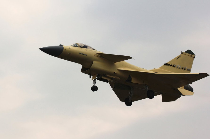 組圖：網(wǎng)友拍國產(chǎn)殲10B戰(zhàn)機近期頻繁滑跑試飛