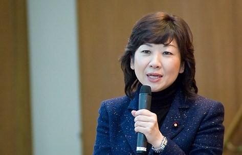 安倍正式出任日本新首相 女性任高級助手、新防衛(wèi)大臣對華強硬