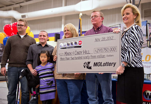 三重吉日“幸福”完婚 2012國(guó)際style之多彩博覽篇