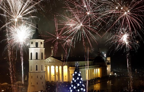 悉尼炫彩焰火、時代廣場倒計時 世界各地喜迎新年
