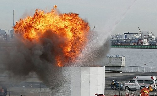 東京消防廳新年演習(xí) 高空竹梯演繹“日本style”