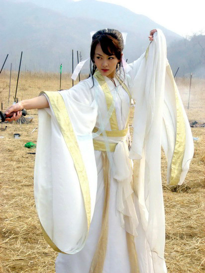 古韻悠悠姿態(tài)翩躚 娛樂圈最美古裝女子大搜羅