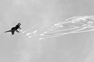 日威脅對我飛機(jī)警告射擊